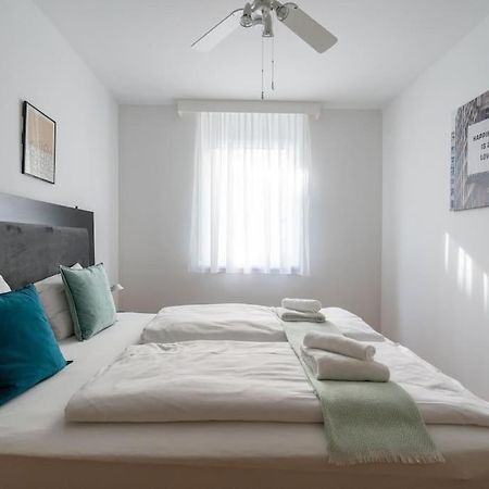 1Br Haven With Swift City Access By Hm ウィーン エクステリア 写真