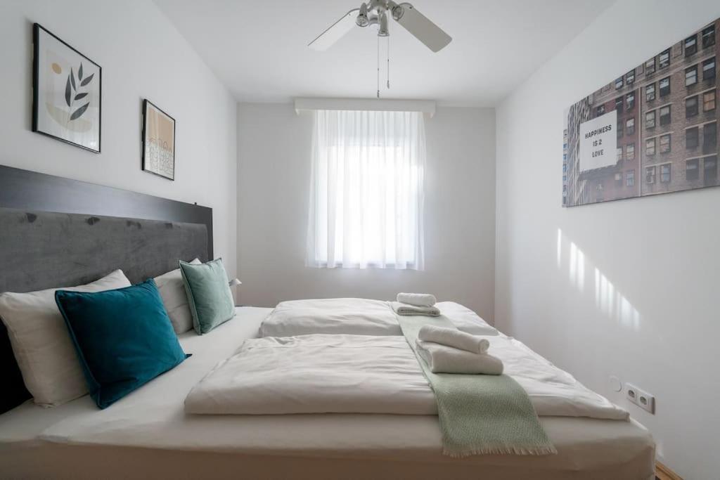 1Br Haven With Swift City Access By Hm ウィーン エクステリア 写真