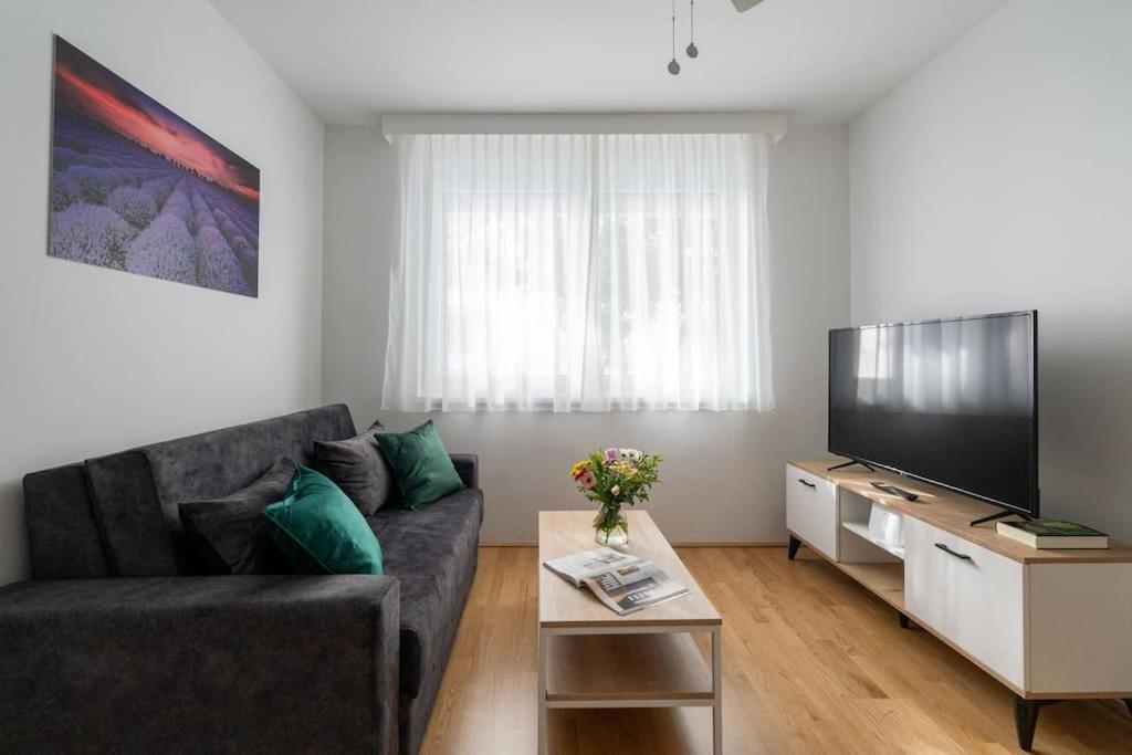 1Br Haven With Swift City Access By Hm ウィーン エクステリア 写真