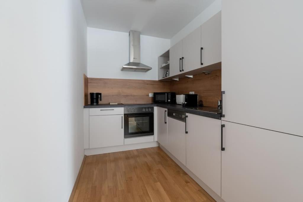 1Br Haven With Swift City Access By Hm ウィーン エクステリア 写真