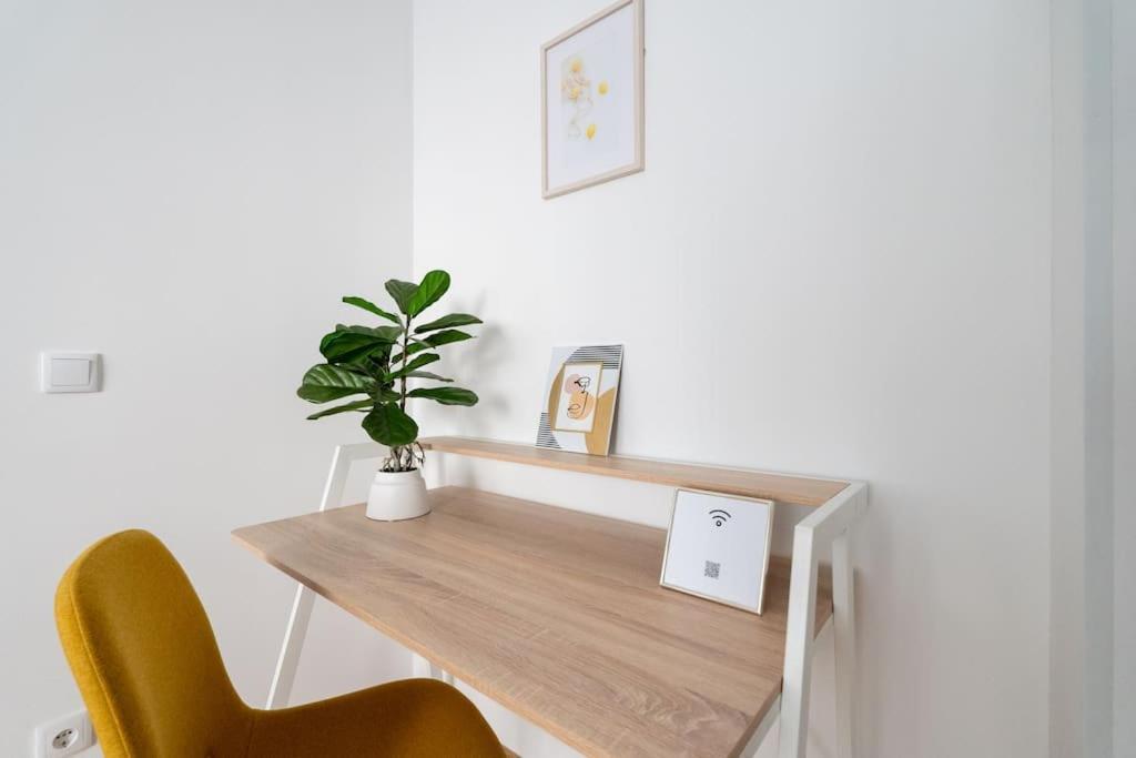 1Br Haven With Swift City Access By Hm ウィーン エクステリア 写真