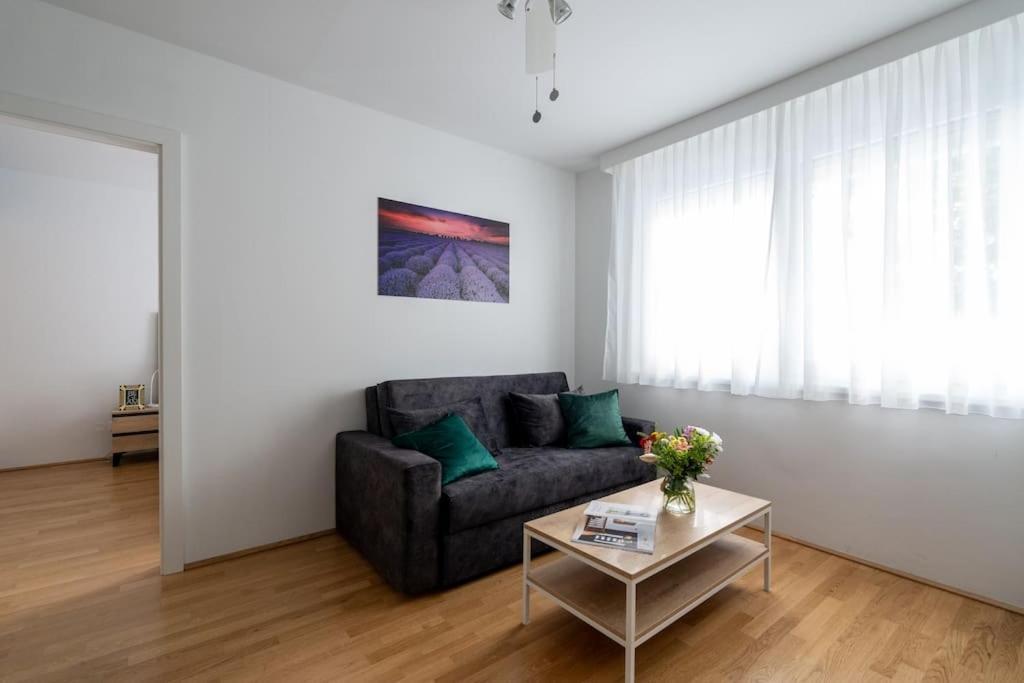 1Br Haven With Swift City Access By Hm ウィーン エクステリア 写真